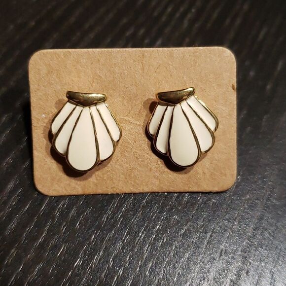 Vintage Napier Enamel and Goldtone Seashell Sea Shell Stud Earrings - Picture 2 of 6